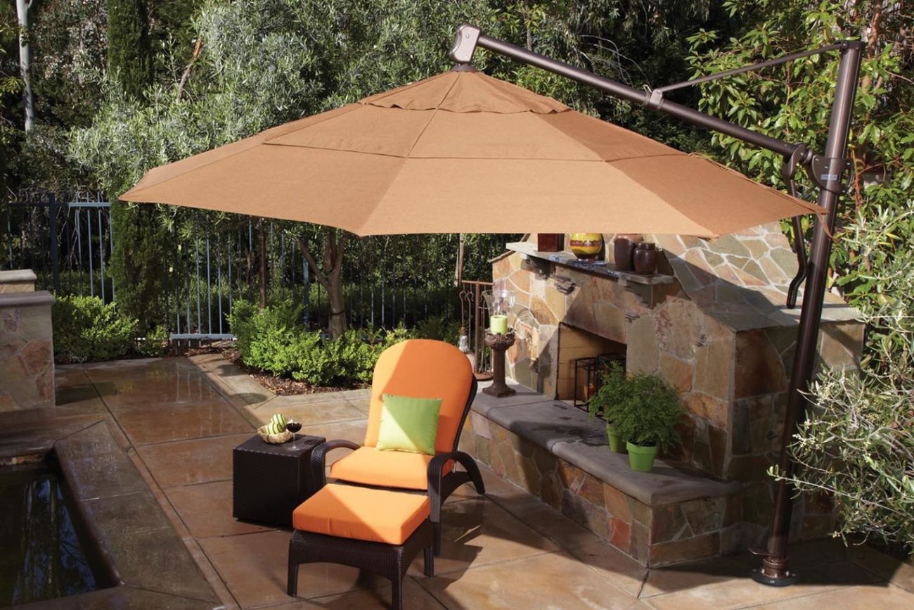 Treasure Garden – Cantilever Umbrella – AKZ – 11′ Octagonal Umbrella